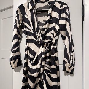 🚨NWT🚨 Zara Mini Satin Wrap Dress in Zebra Print
